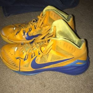 A pair of men’s Nike basketball shoes